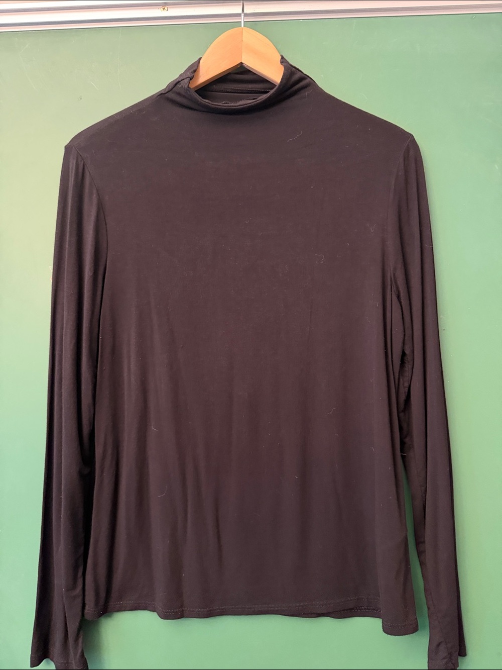 Saks Fifth Avenue Black Long-Sleeve Turtleneck Top Womens L Chic Layering